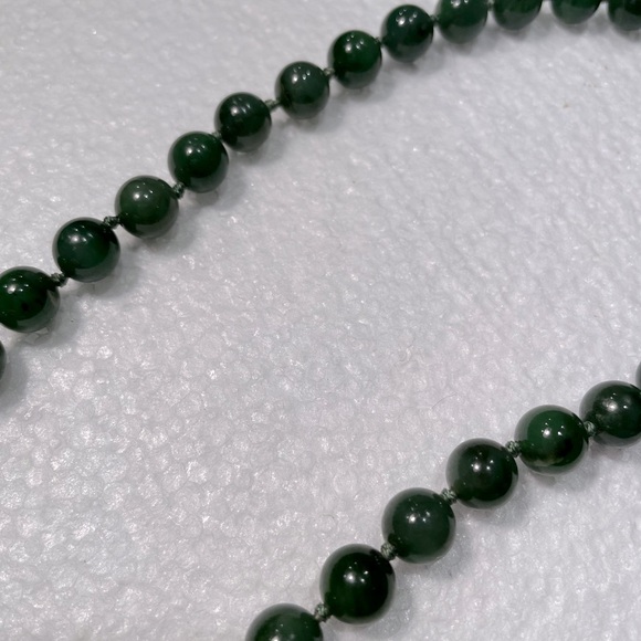 Jade Chocker Necklace With 14k Gold Clasp Lock - Picture 3 of 8